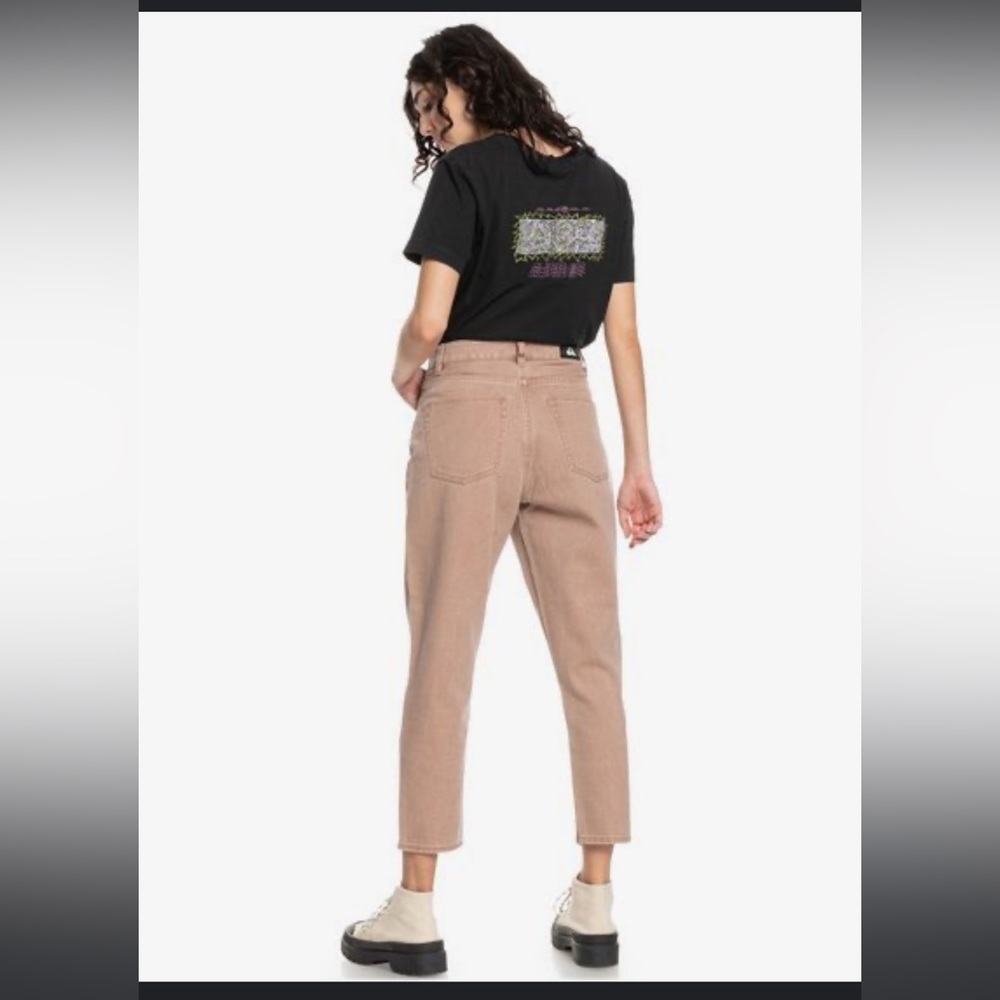 Quicksilver Women’s Infinity Time Mom Fit Jean Size 28